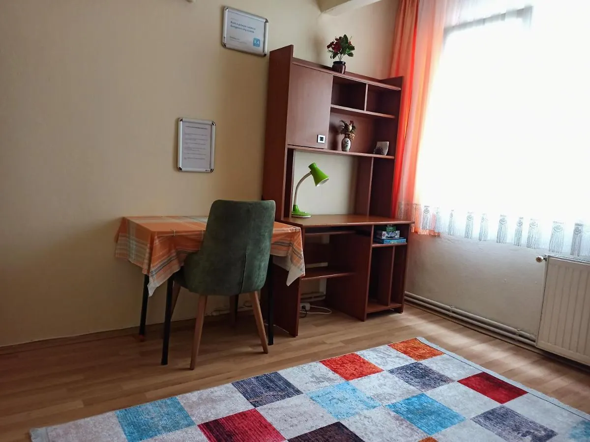 Private Room Close To Merter And Gungoren Textile Center Istanboel Appartement